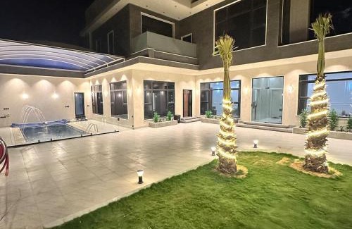 Al Qassim Ski Chalet | Luxurious villa with three bedrooms, cinema and swimming pool