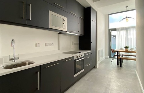 Portobello Condo | Luxuriously large period D2 property of character