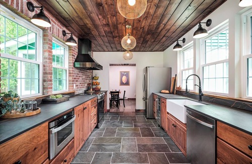 Cresco House | Luxuriously Restored Farm Cabin