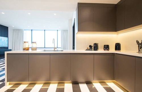 Bur Dubai Apartment | Luxury 1 Bed Apartment in Sky Gardens