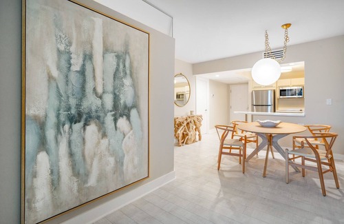 City Center Condo | Luxury 1-bedroom Beachfront condo with WiFi, AC in Sounth Miami Beach