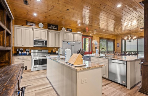 Gatlinburg Cabin | Luxury 13BR cabin, indoor pool, theater, arcade, epic views.