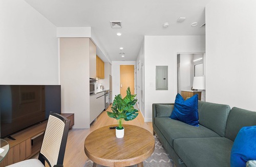 Fort Point Apartment | Luxury 1BR Next to Broadway 3519
