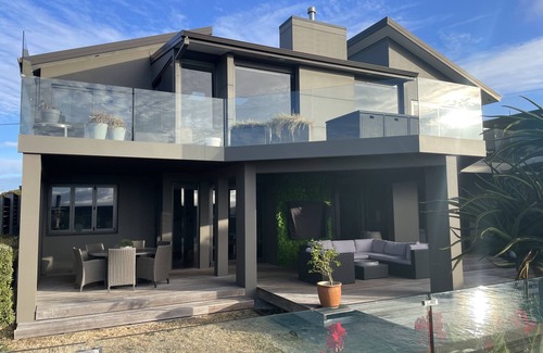 Sumner Apartment | Luxury 2 bdrm Apt w Private Pool located on Scarborough Hill, Sumner