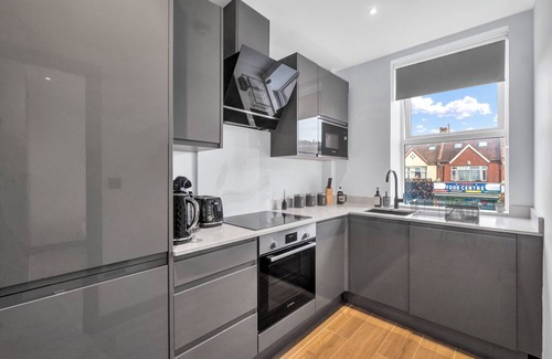 North Finchley Apartment | Luxury 2 Bedroom 1 Bathroom Apartment | 30 Mins Central London