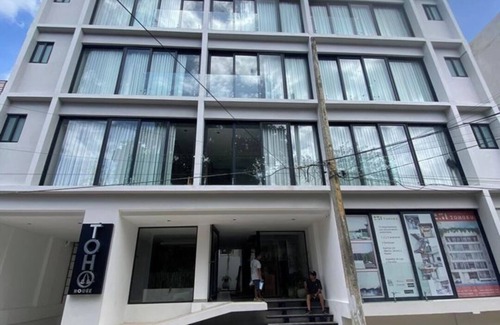 Tohoku Apartment | Luxury 2BD Condo 3 blk from 5th Ave W/PoolandParking