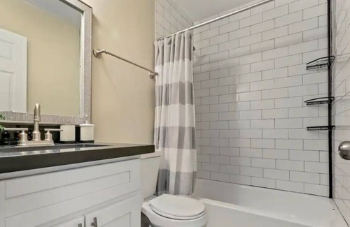 Midtown House | Luxury 2BR perfect for relaxing family getaway