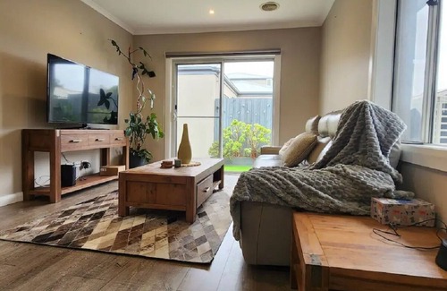 Norlane House | Luxury 3 bedroom home near Spirit of Tasmania