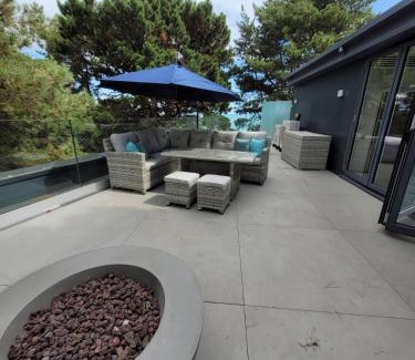 Sandbanks Apartment | Luxury 3bd penthouse with roof terrace and hot tub