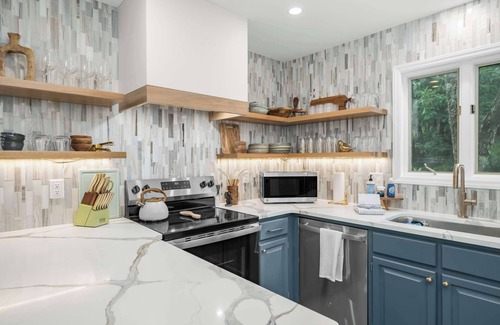 Blowing Rock House | Luxury 3BR/3BA Condo in Blowing Rock-Chetola Resort - Pool, Hot Tub, Sauna