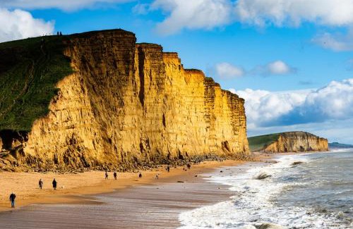 Beaminster House | Luxury 4 Bed Farmhouse on Rewilding Estate