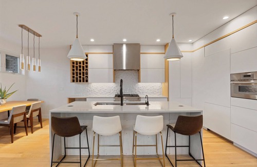 Villa Park House | Luxury 4 Bedroom 4.5 Bath Gourmet Kitchen Skyline: Broncos, Sloan's, Central