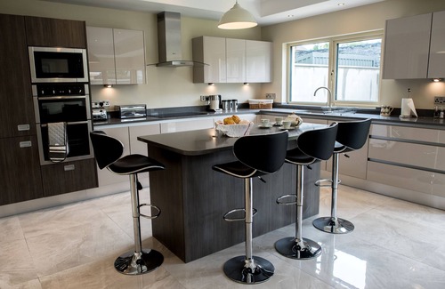 Killarney House | Luxury 4 Bedroom House 5mins walk to Killarney Town Centre