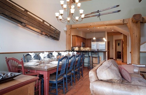 Nordic Estates House | Luxury 4 Bedroom TRUE Ski in/ski out Townhome in Exclusive Taluswood