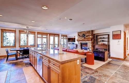 River Run Condo | Luxury 4Bdr Ski In-Out Condo-Premium Amenities by RedAwning