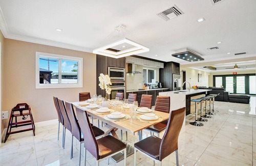 South Lake Villa | Luxury 4BR/4BA Villa Heated Pool Minutes To Beach