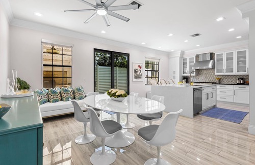Southside House | Luxury 4BR, Chef's Kitchen & Pool next to InterCoastal - West Palm Beach