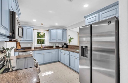 Park East House | Luxury 4BR Pool Home Near Downtown & Lido Beach