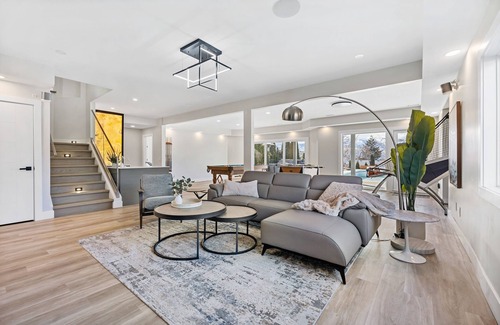 Central Okanagan House | Luxury 5 Bedroom house w/POOL, SAUNA & Games Room