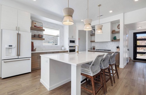 Washington House | Luxury 6 Bed Heated Private Pool, Hot Tub, Game Room, near Zions on Golf Course