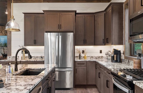 Walland Cabin | Luxury 6-Bedroom Cabin with Pool