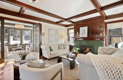 East Isles House | Luxury 6600 sq.ft Stunning Home/Sleeps 10+