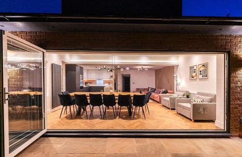 Manchester House | Luxury 8 Bed Home Manchester