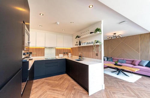 Manchester House | Luxury 8 Bed Home Manchester