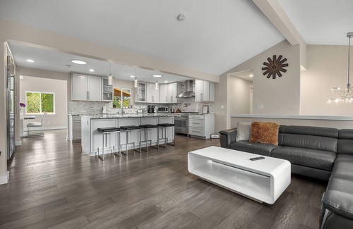 Edmonds Villa | Luxury 8 beds Villa with Private Heated Pool & Resort Amenities