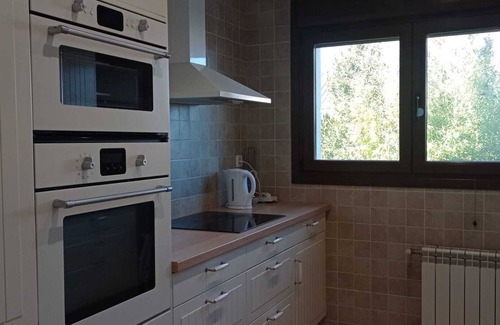 Algete Ski Chalet | Luxury 9 Bedroom Villa with Pool & BBQ Ideal for Large Groups & Corporate Stays