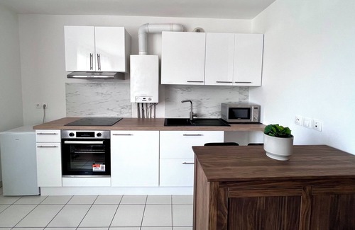 Saint-Pierre-du-Perray Apartment | Luxury apartment facing the Parc du Château in Saint-Pierre-du-Perray