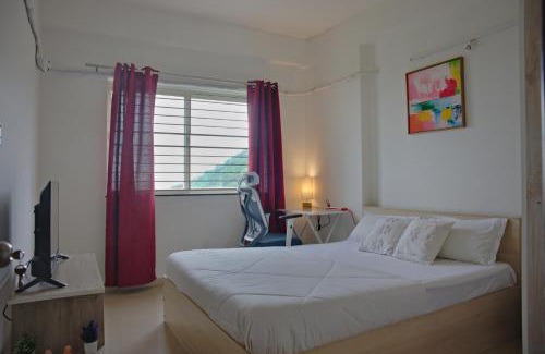 Phase 3 Apartment | Luxury AC 2BHK Full Furnished with Sunrise View, Hill View, Pool, Kitchen, Ergonomic Workstation