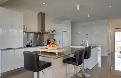 Port Elliot House | Luxury Accommodation with Breathtaking Sea Views