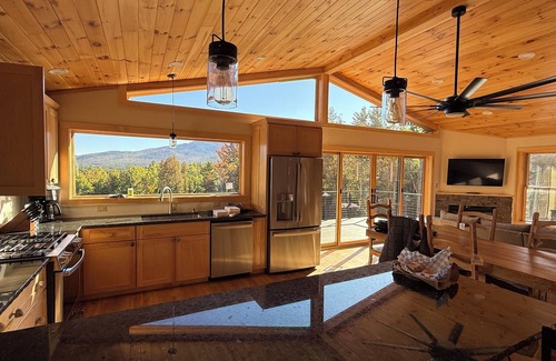 Wilmington House | Luxury Adirondack Retreat Near Whiteface Sleeps 14, Hot Tub, Fire Pit, Views