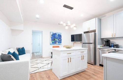 Trinidad Apartment | Luxury and Bright Remodeled Suite! Close to dwntn, airport & restaurants. Quiet!