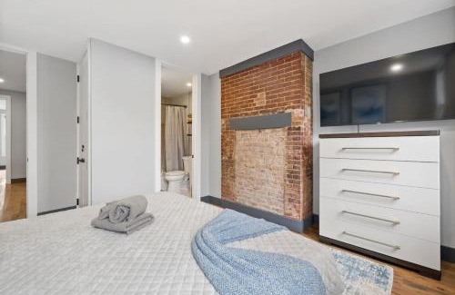 The Heights Apartment | Luxury and Chic 2BR 2BA Apt Mins to NYC and Hoboken