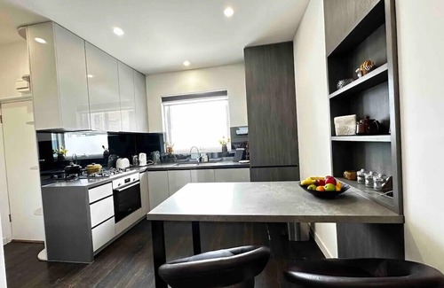 Kew Apartment | Luxury and grandeur with private courtyard