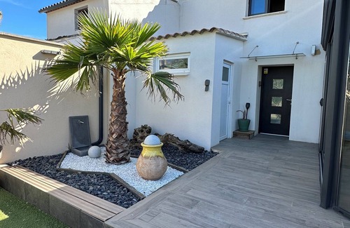 Al Nahda Apartment | Luxury Apartment ART design 5 min Dubai + parking