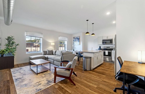 Pittsburgh Apartment | Luxury Apartment Near Stadium and Downtown