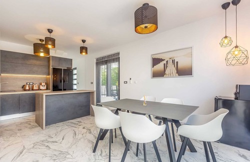 Malinska-Dubasnica Apartment | Luxury apartment NOA with pool and hot tub