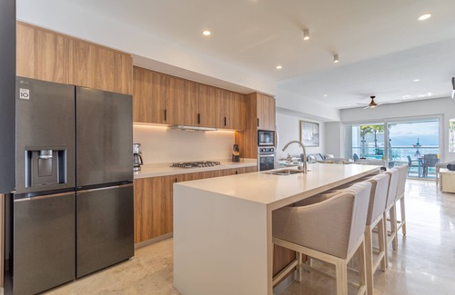 Las Glorias Condo | Luxury Beachfront Condo 3BD, 8 pools at Harbor 171 3BD Condo for rent in North H