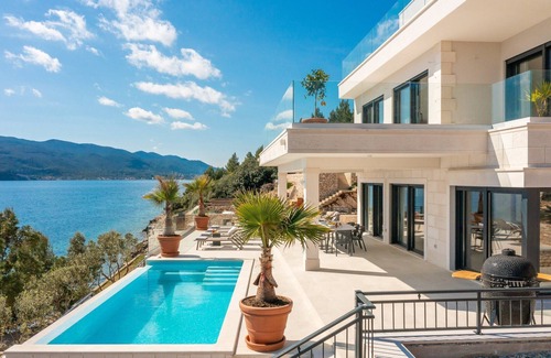 Viganj Villa | Luxury Beachfront Holiday Villa Maris with pool and stunning sea views!