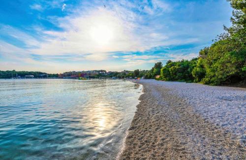 Banjole Villa | Luxury beachside villa with a pool and a sea view