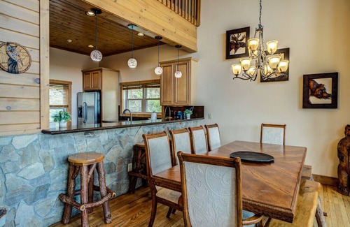 Beech Mountain Apartment | Luxury Beech Mtn Lodge, Views, Hot Tub & Game Room