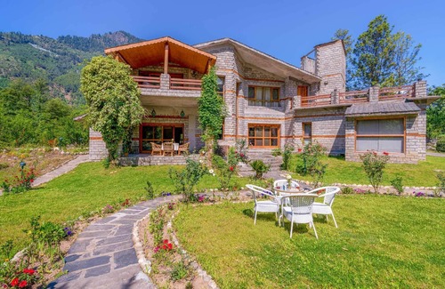 Mohal House | Luxury Boutique 3BHK cottage in Manali