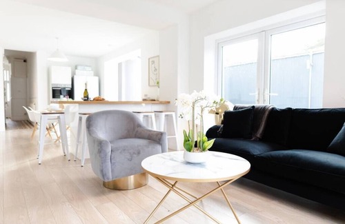 Penylan House | Luxury Boutique 5 bedroom House in Cardiff