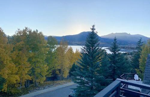 Corinthian Hills House | Luxury By The Lake