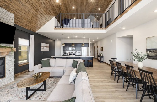 Table Rock Cabin | Luxury Cabin Panoramic View+Hot Tub+Minutes to SDC