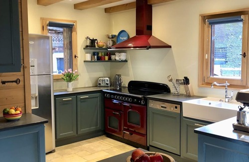 Montriond Ski Chalet | Luxury chalet for 12 people - 5 minute drive/bus to ski slopes