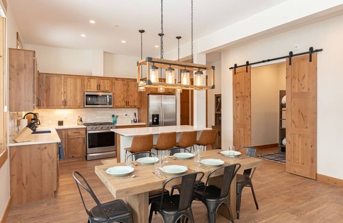 Fraser Condo | Luxury Condo with Private Hot Tub: Alpenglow Chalet